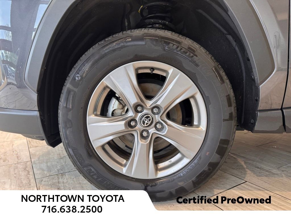 Used 2025 Toyota RAV4 XLE AWD/4WD image 10