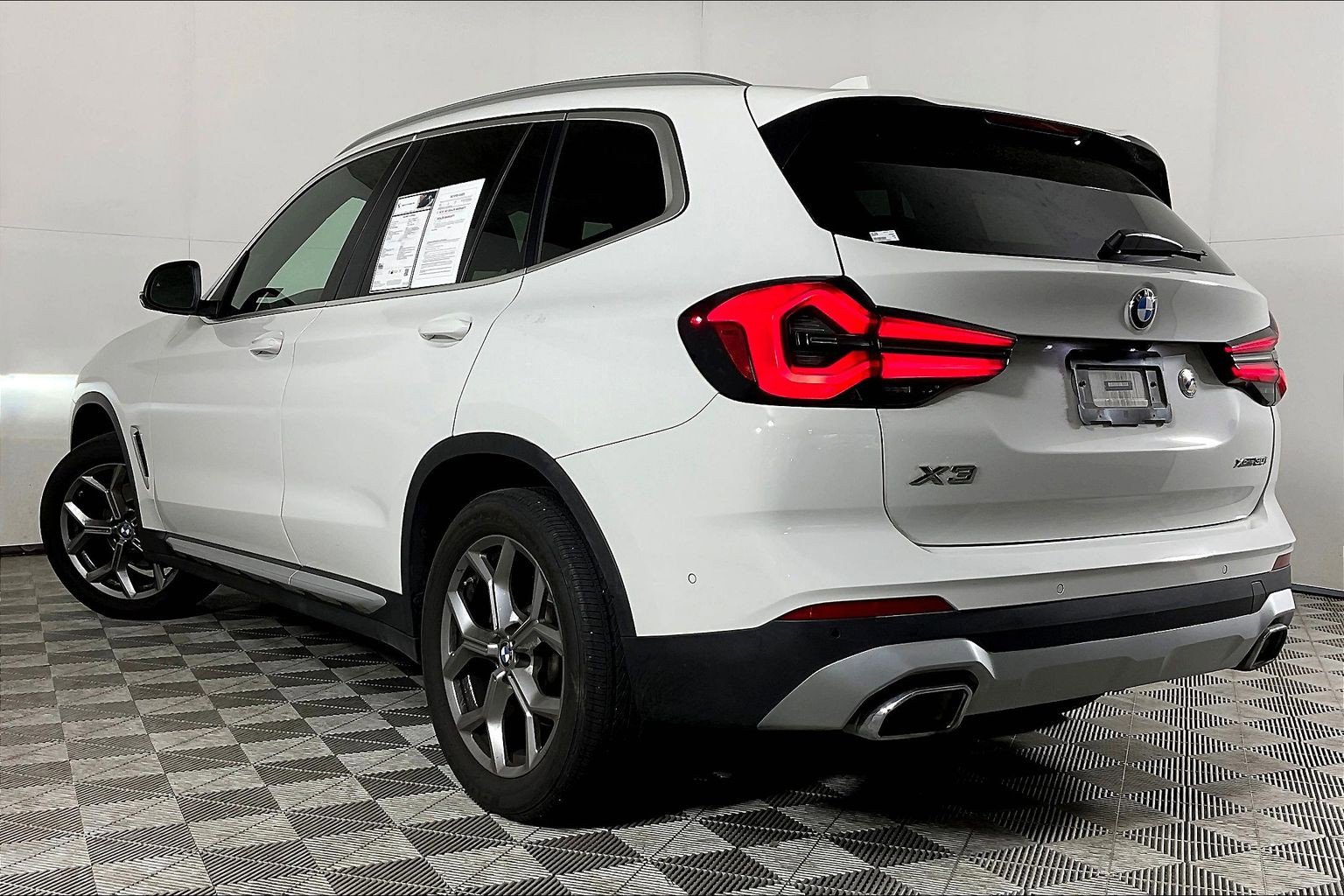 Certified 2023 BMW X3 xDrive30i w/ Premium Package image 4
