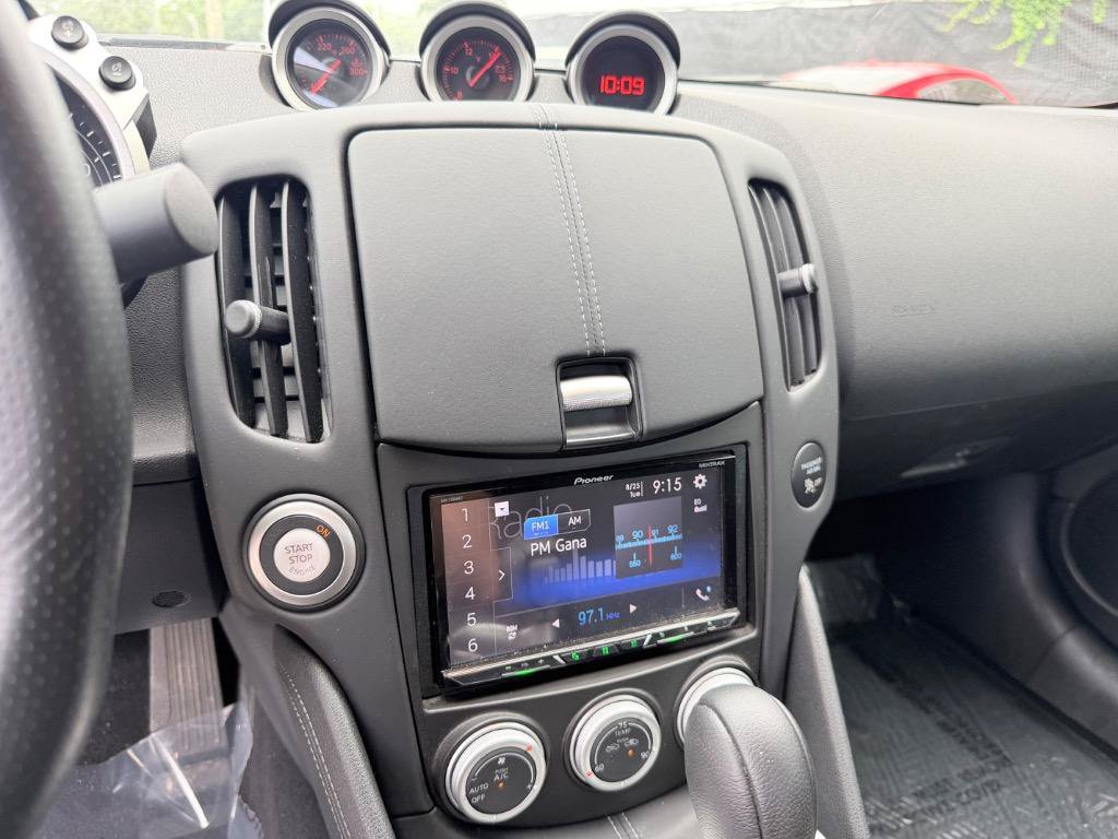 Used 2018 Nissan 370Z Coupe RWD image 20