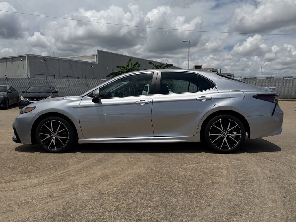Used 2024 Toyota Camry SE FWD image 6