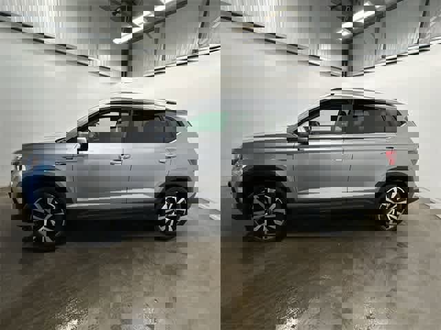 Certified 2023 Volkswagen Taos SE image 2