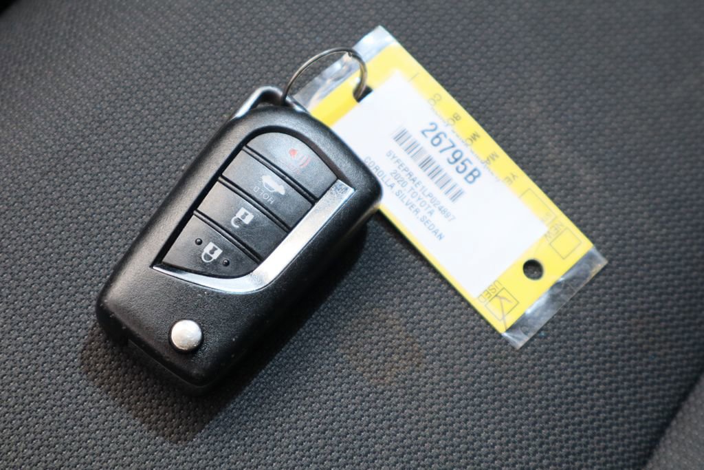 Used 2020 Toyota Corolla LE FWD image 30