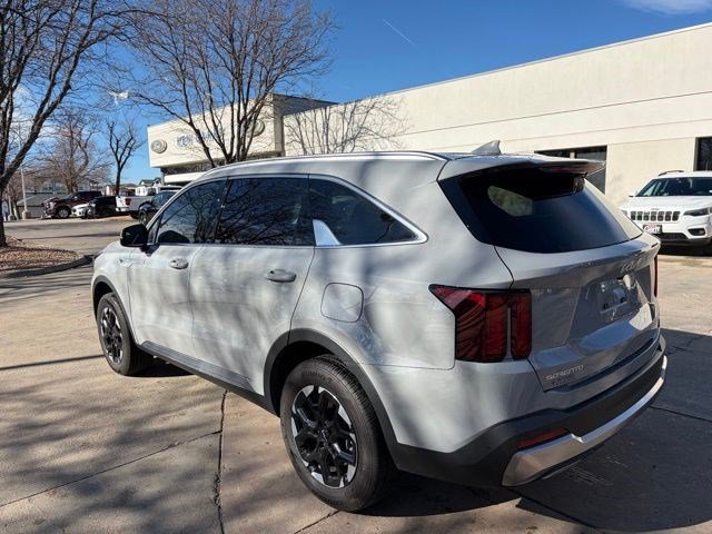 Used 2025 Kia Sorento S image 3