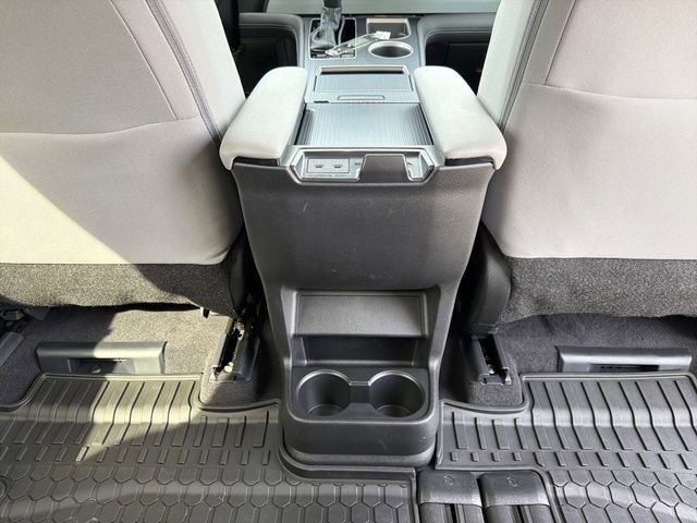 Used 2025 Toyota Sienna LE FWD image 22