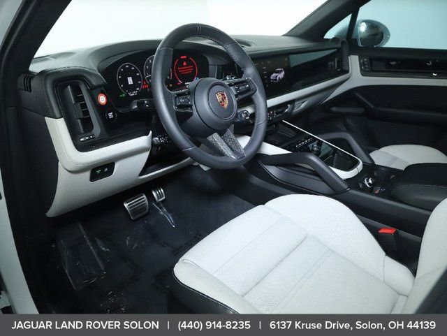 Used 2025 Porsche Cayenne GTS AWD/4WD image 16