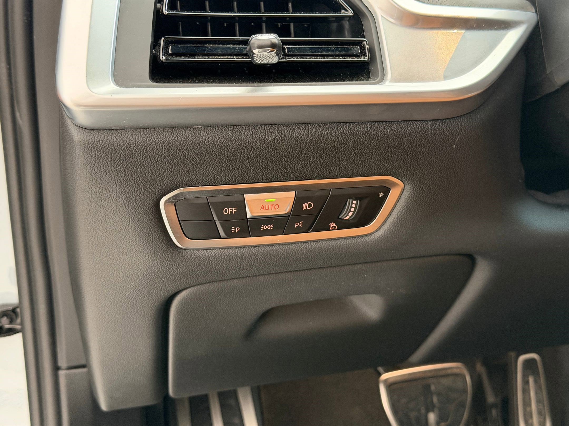 Certified 2023 BMW X7 xDrive40i w/ M Sport Package image 20