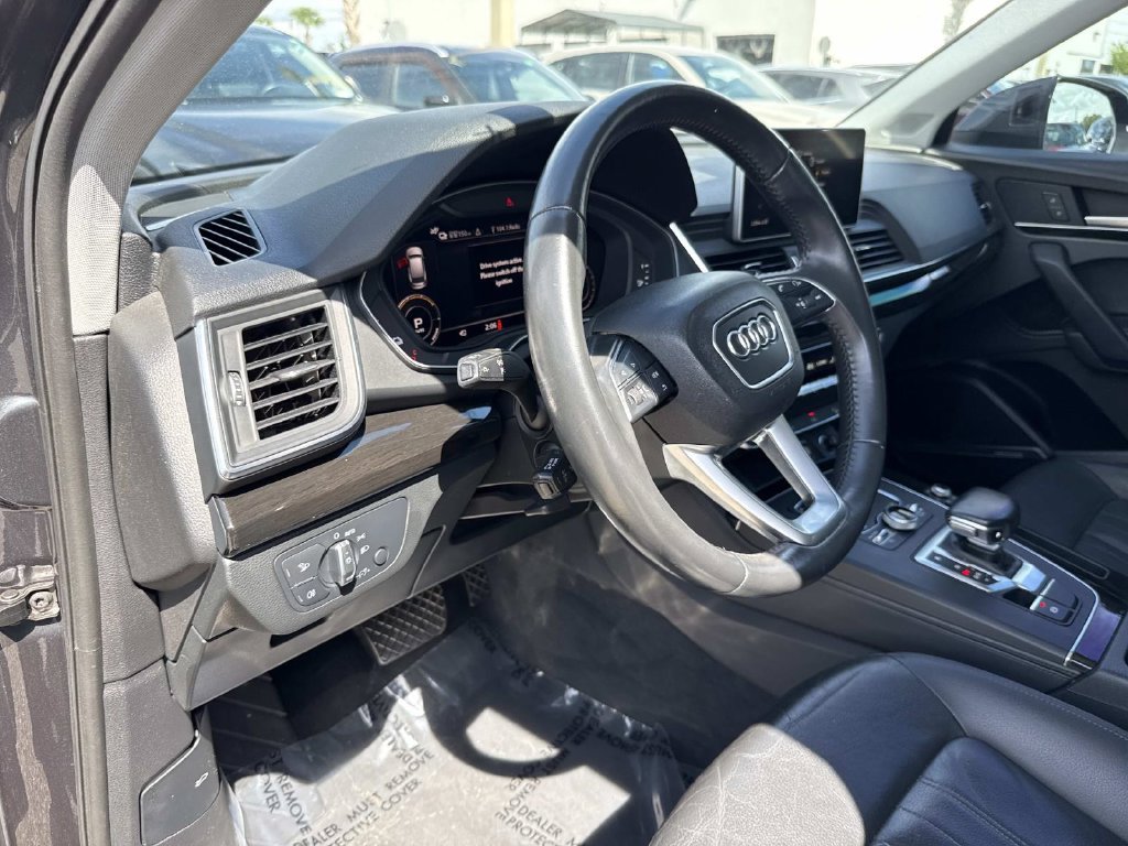 Used 2020 Audi Q5 e Premium Plus w/ Premium Plus Package AWD/4WD image 24
