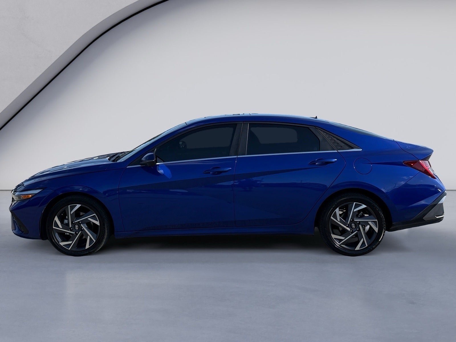 Used 2024 Hyundai Elantra Limited FWD image 2