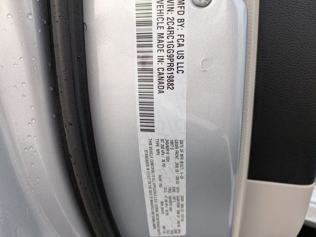 Used 2023 Chrysler Pacifica Limited image 33