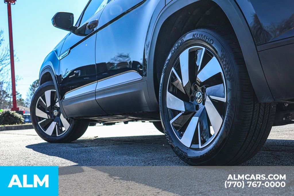 Used 2025 Volkswagen Atlas Cross Sport SE image 17