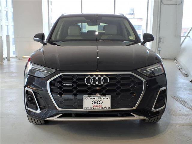Used 2023 Audi Q5 2.0T Premium w/ Convenience Package image 2