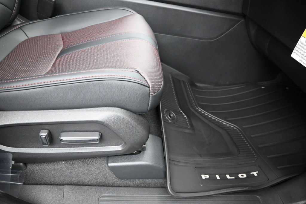 New 2026 Honda Pilot Black Edition image 10