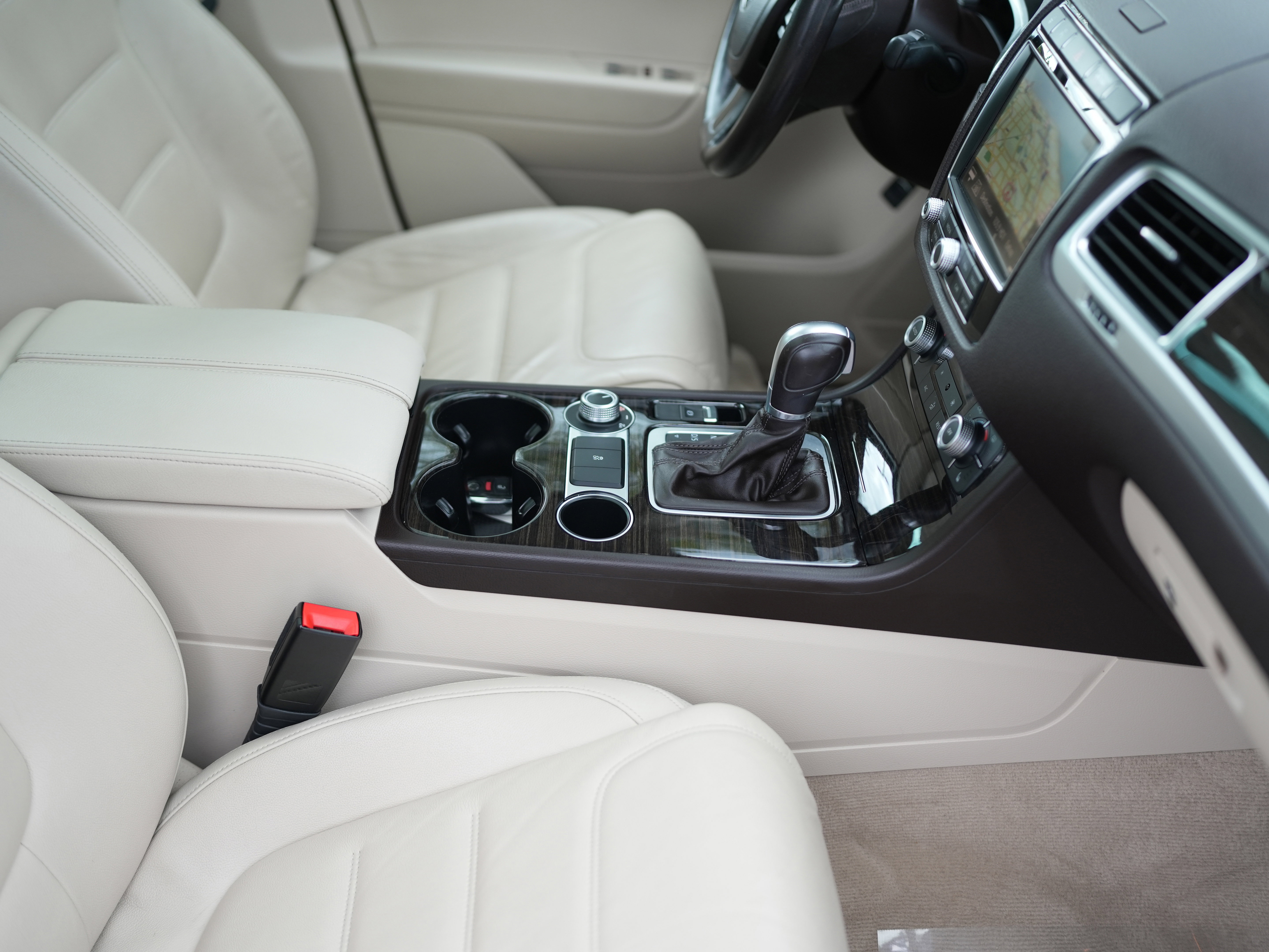 Used 2015 Volkswagen Touareg Executive AWD/4WD image 17