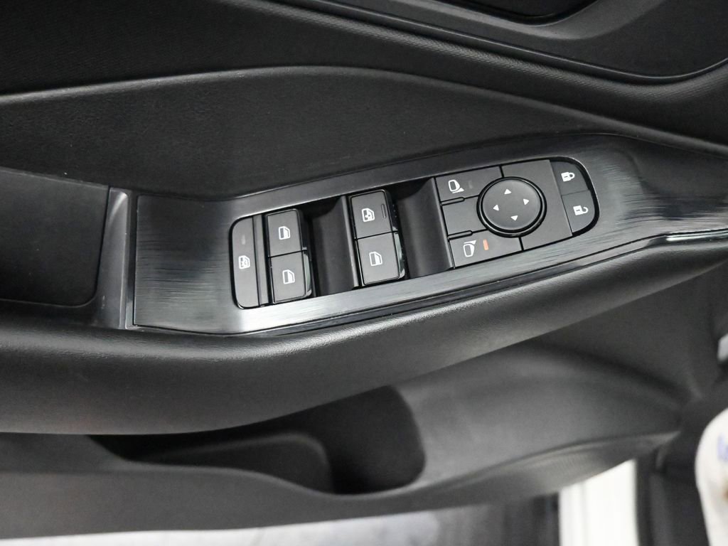 Used 2024 Nissan Rogue S image 28