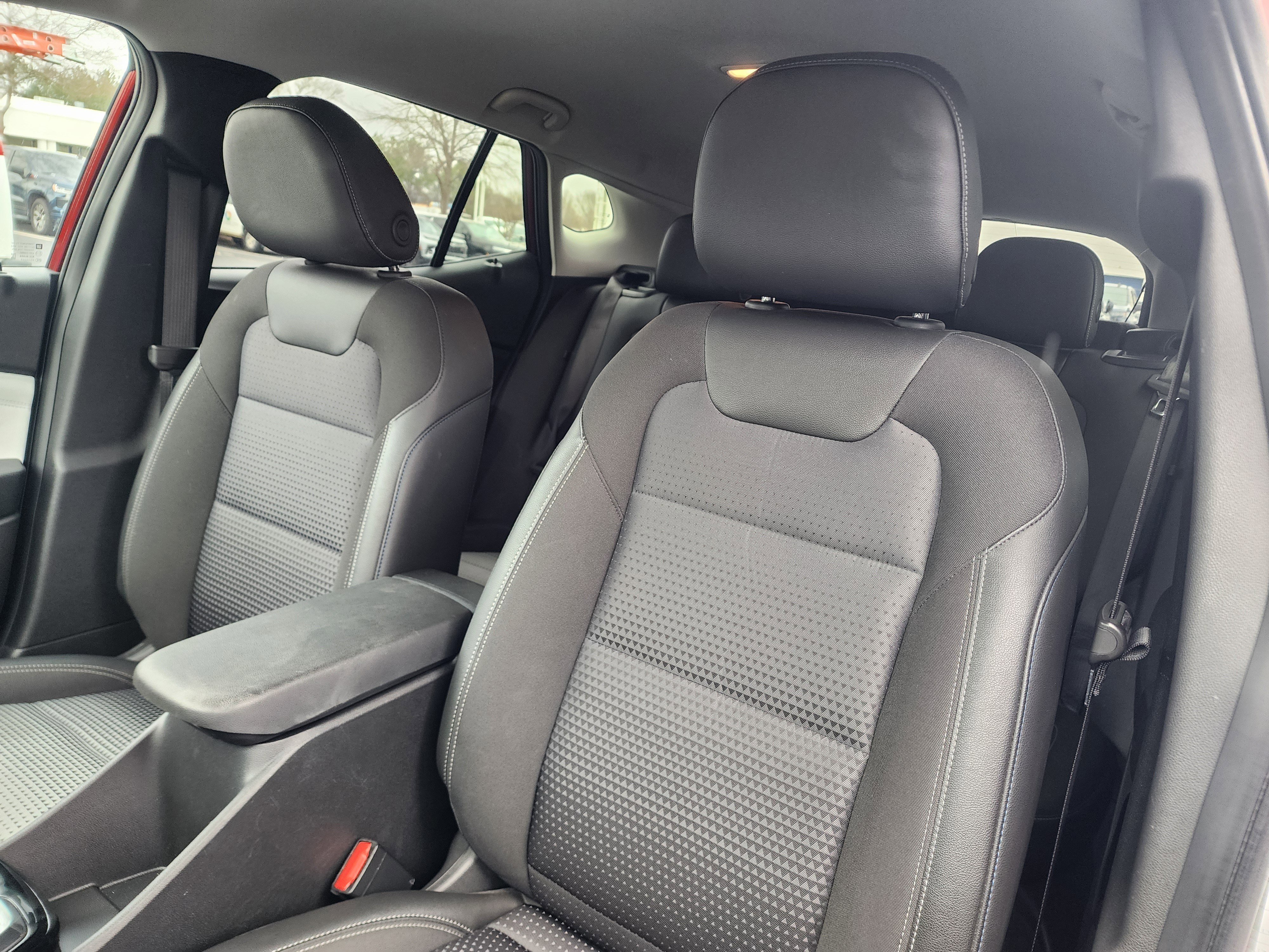 Used 2025 Chevrolet Trax LT w/ LT Convenience Package image 21