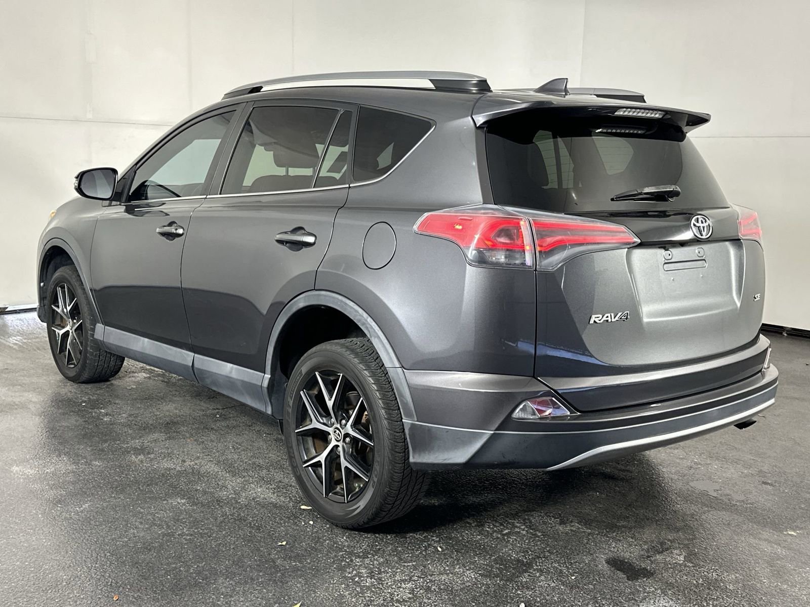 Used 2017 Toyota RAV4 SE image 9