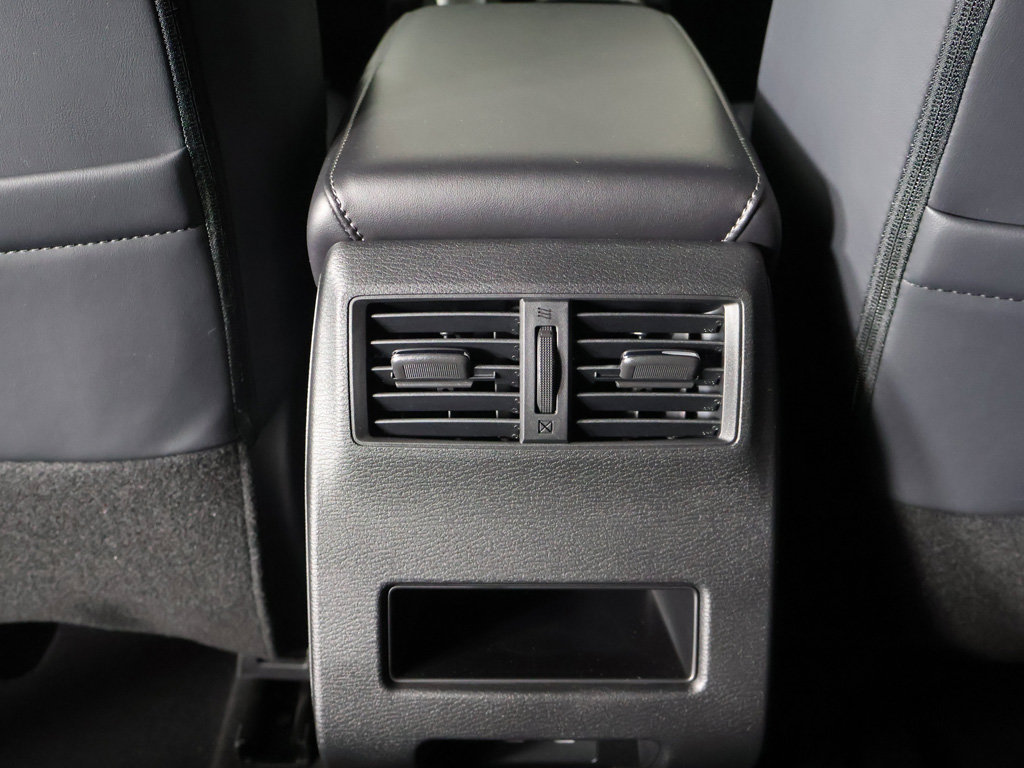 New 2026 Mitsubishi Outlander LE AWD/4WD image 46