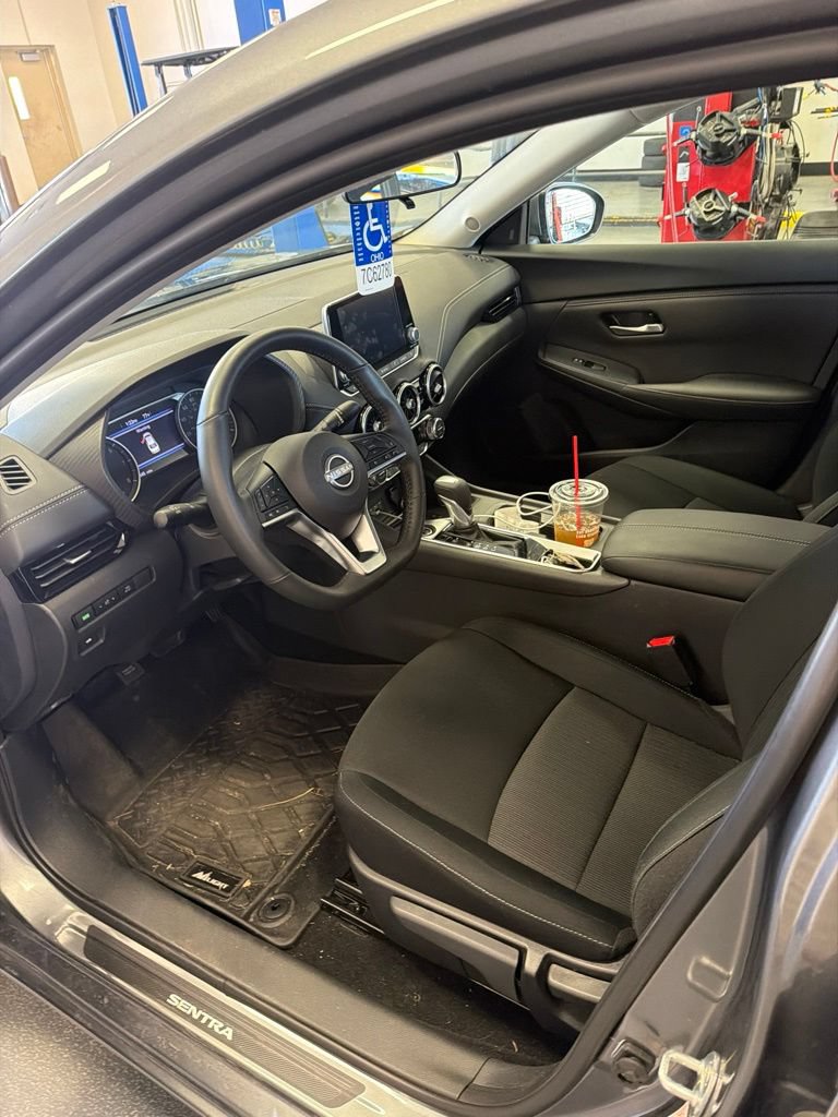 Used 2025 Nissan Sentra SV w/ All-Weather Package FWD image 2