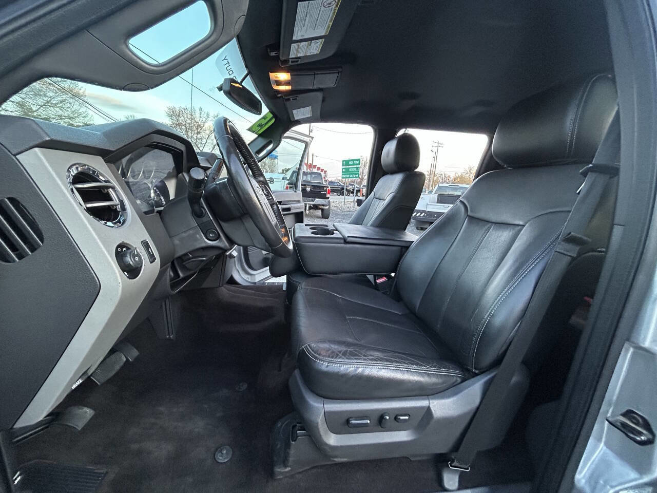 Used 2015 Ford F350 Lariat w/ Lariat Interior Package image 17