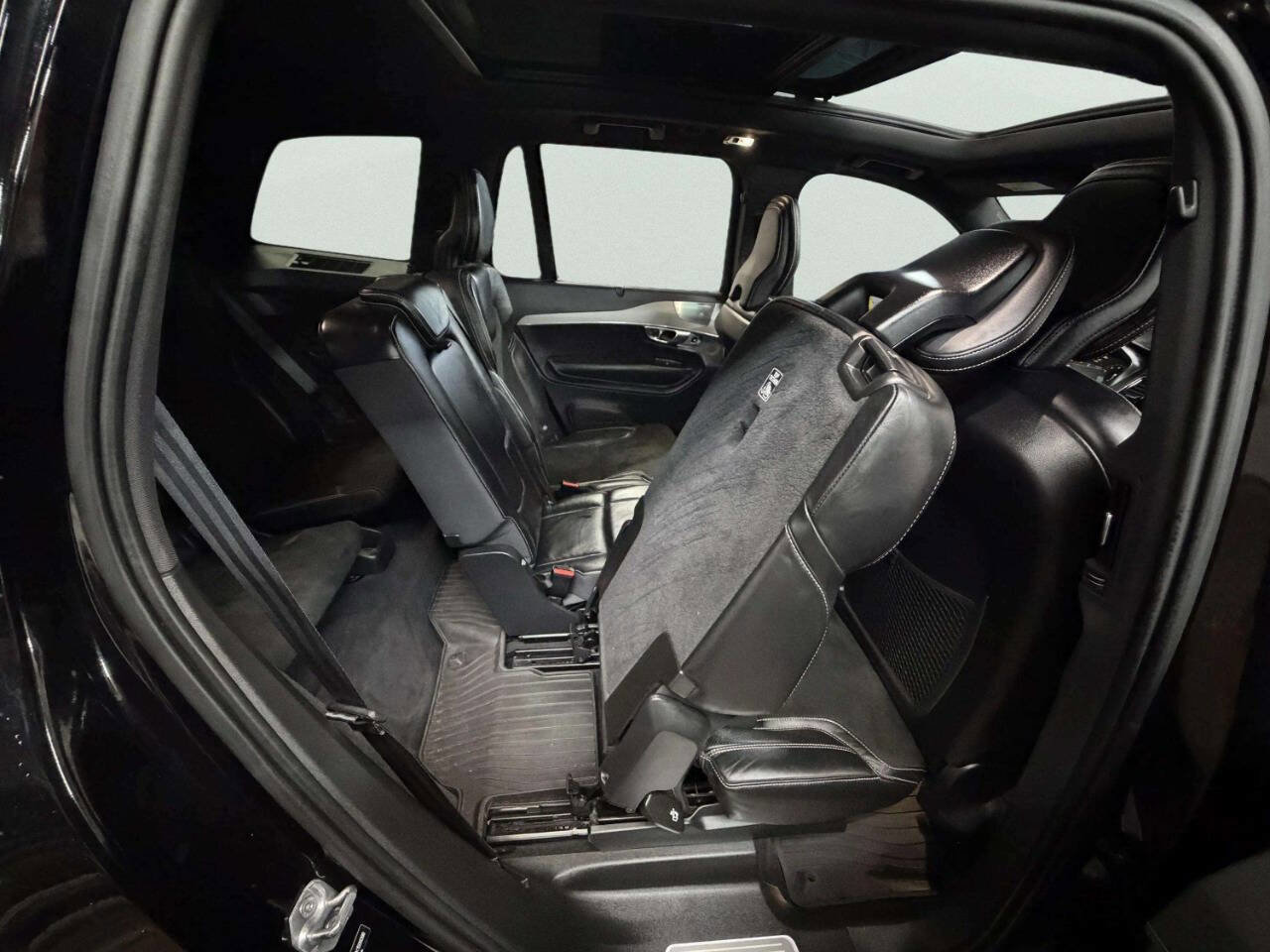 Used 2019 Volvo XC90 T6 R-Design w/ Protection Package Premier image 32