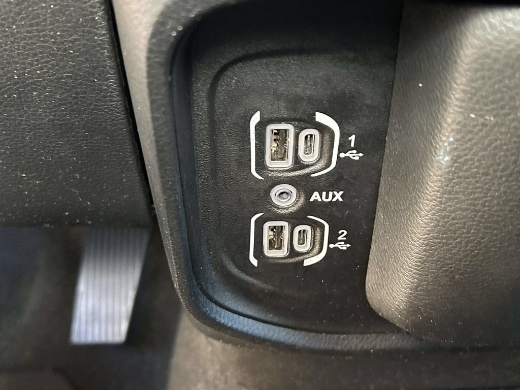 Used 2025 RAM 1500 Laramie AWD/4WD image 28
