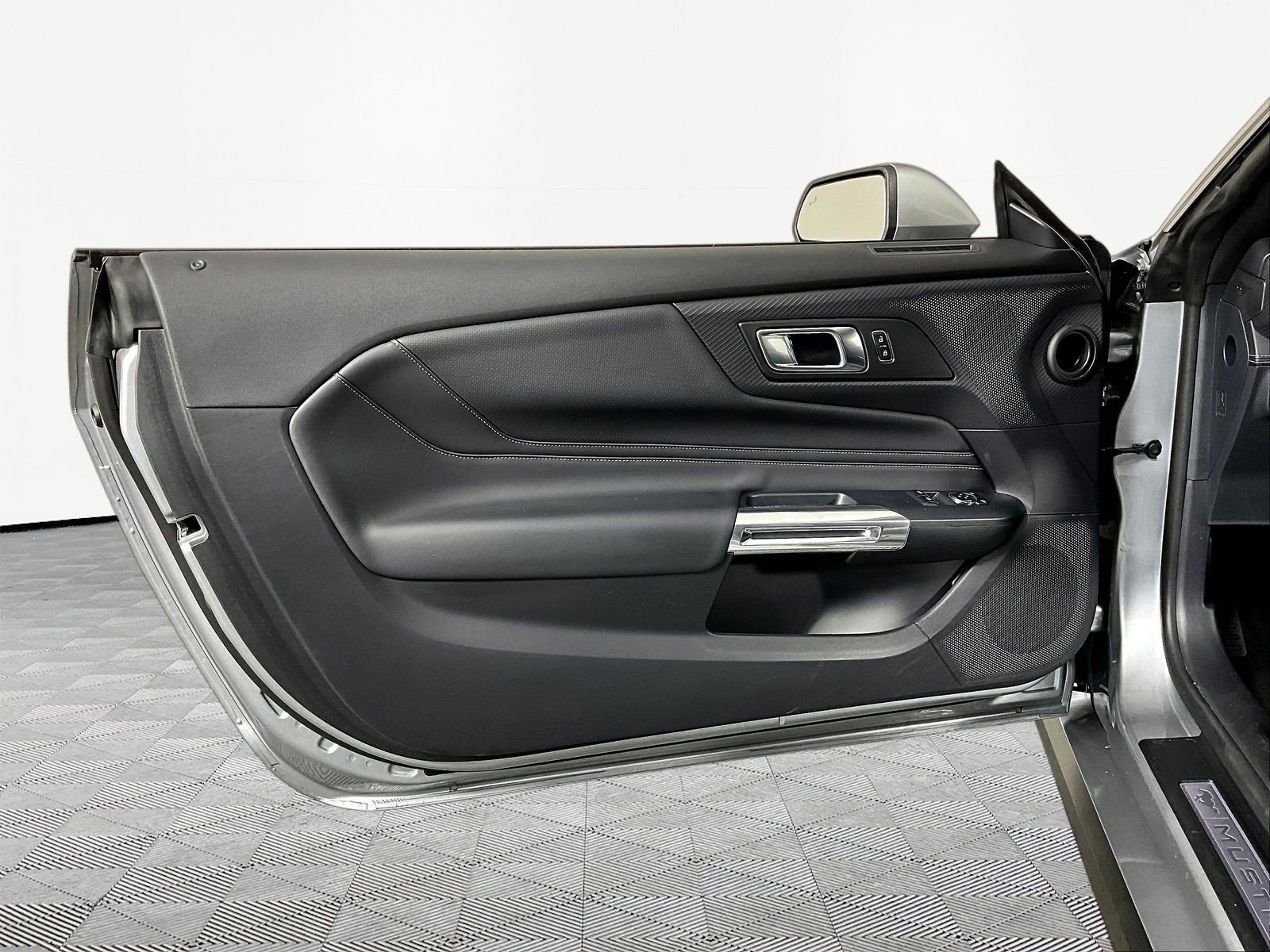 Used 2025 Ford Mustang GT Premium RWD image 18