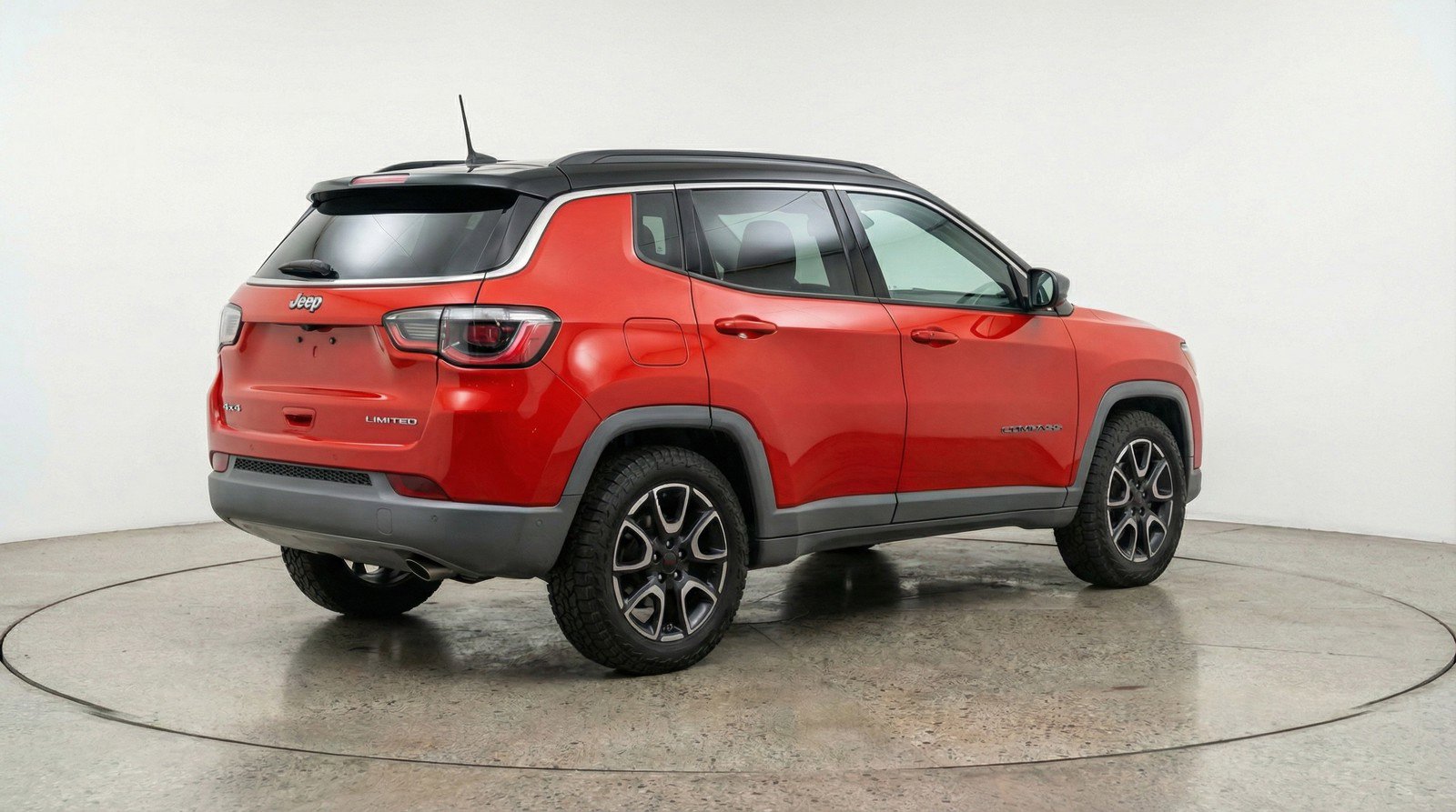 Used 2025 Jeep Compass Trailhawk image 9