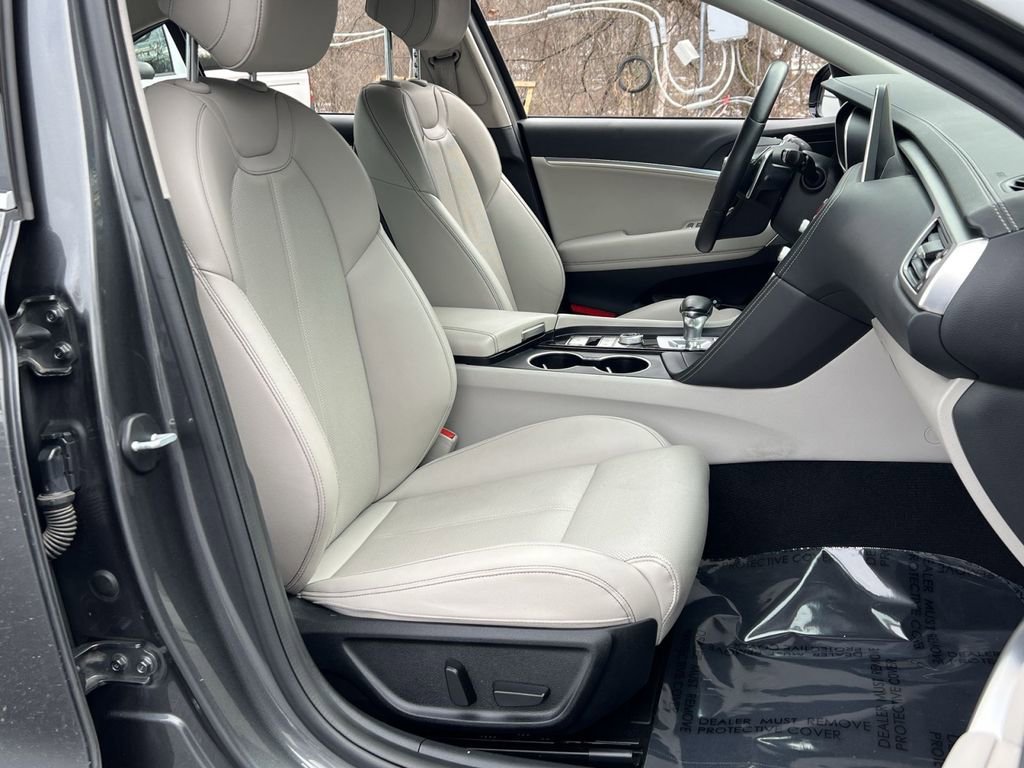 Used 2019 Genesis G70 2.0T Advanced image 25