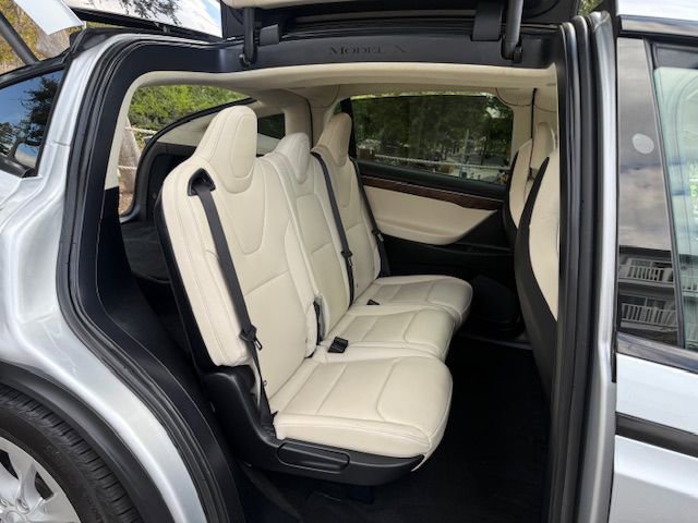 Used 2017 Tesla Model X 75D image 8
