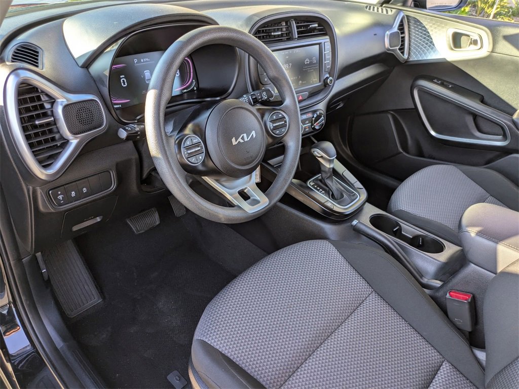 Used 2024 Kia Soul LX w/ Option Group 015 image 17