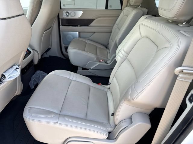Used 2021 Lincoln Navigator L Reserve w/ Luxury Package AWD/4WD image 9