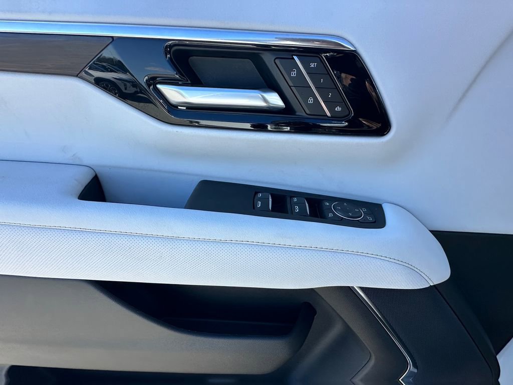 New 2026 Chevrolet Suburban Premier image 11