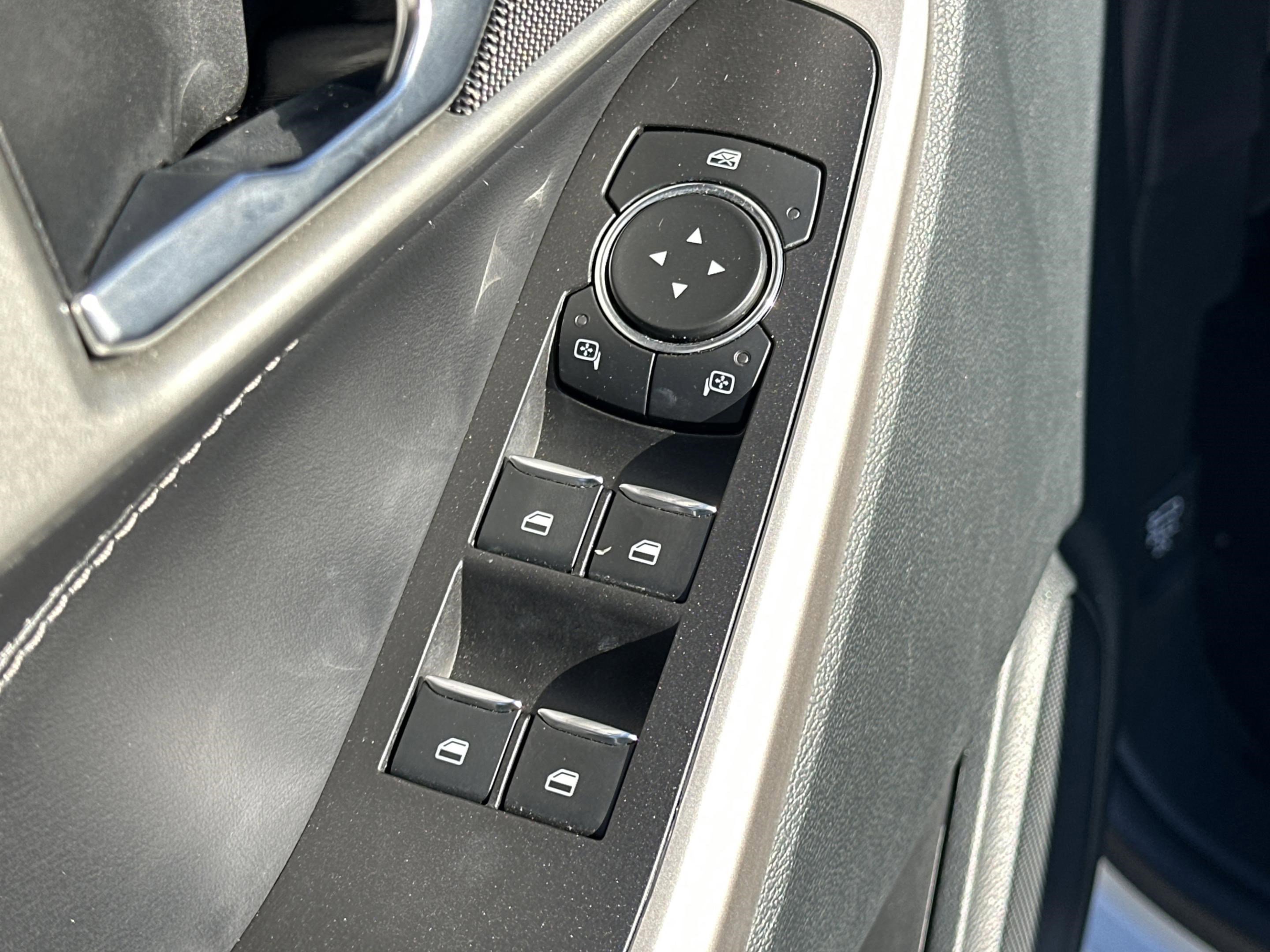 Used 2023 Ford Explorer XLT image 24