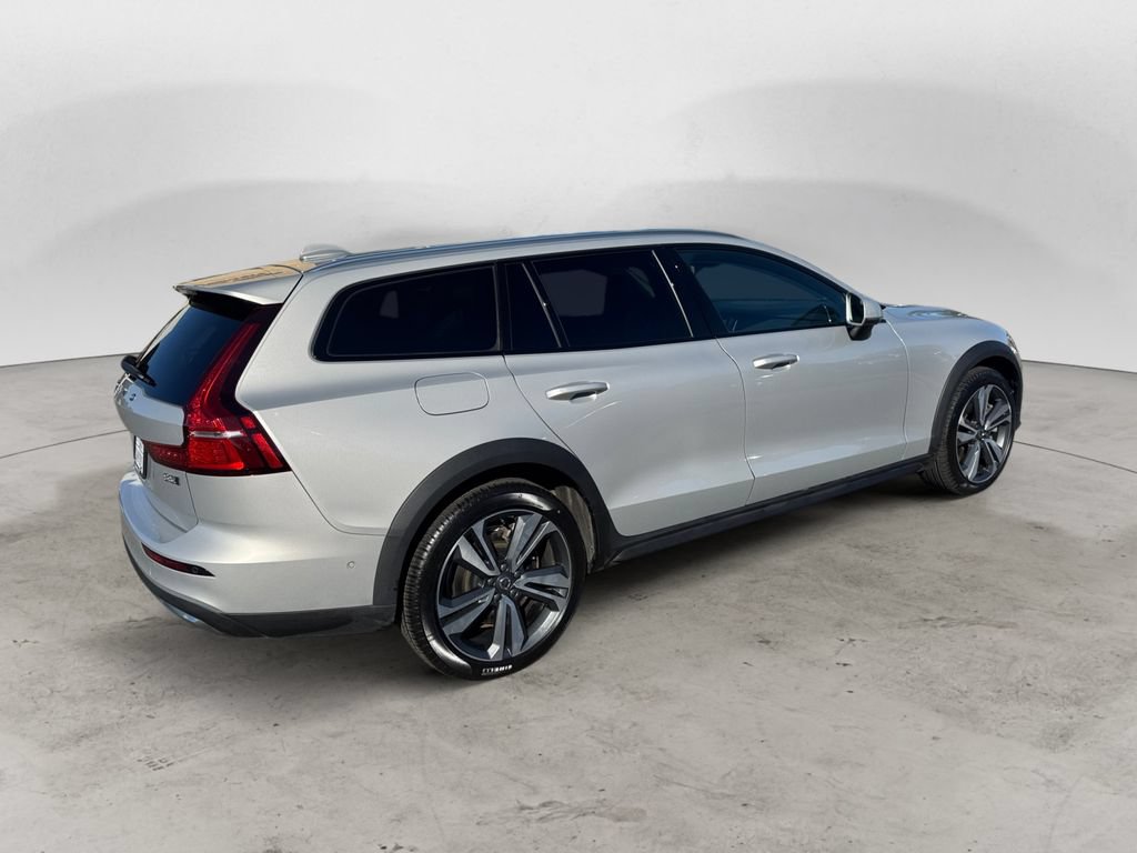 Certified 2025 Volvo V60 B5 Cross Country Plus AWD/4WD image 7