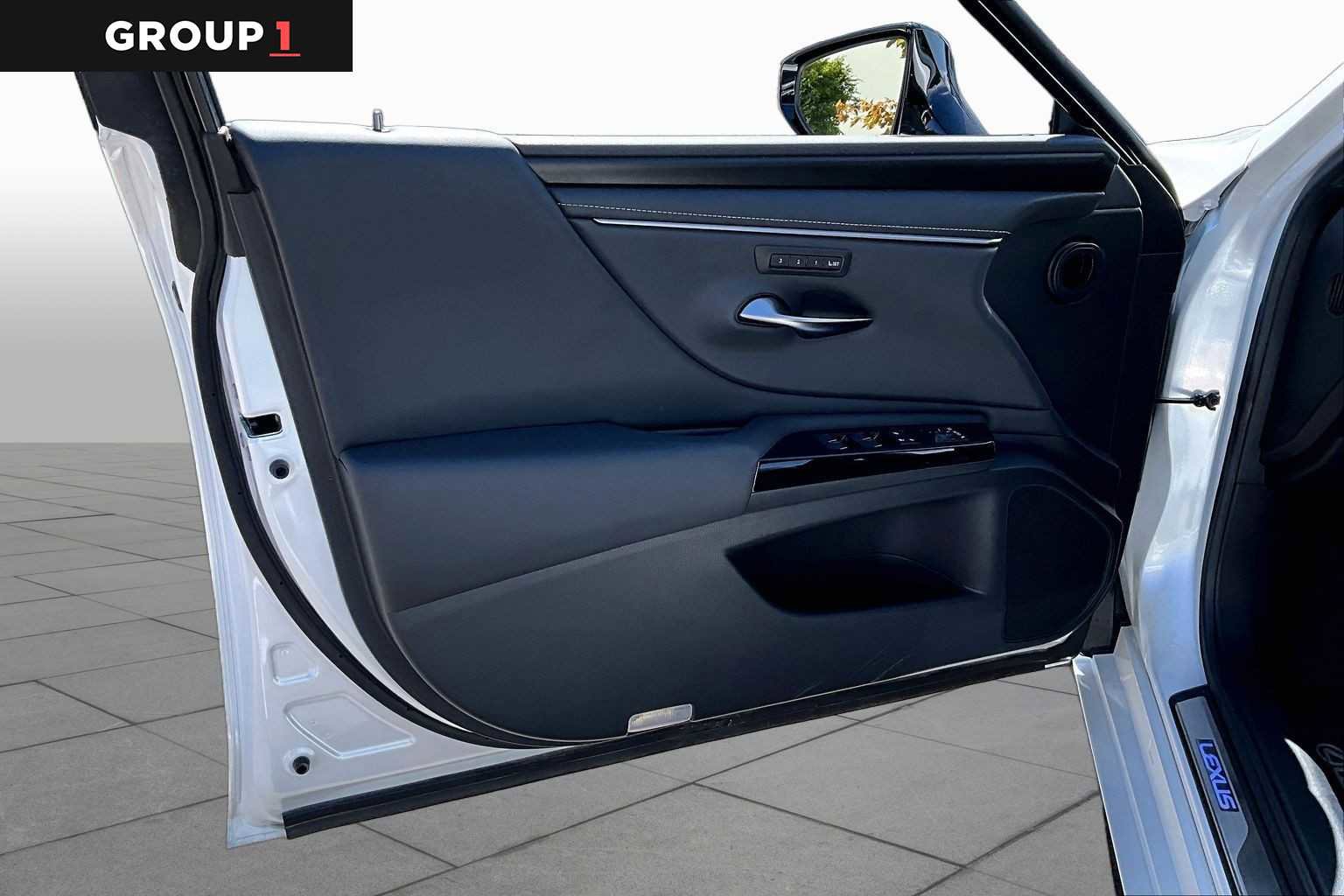 Used 2025 Lexus ES 300h w/ Premium Package FWD image 21
