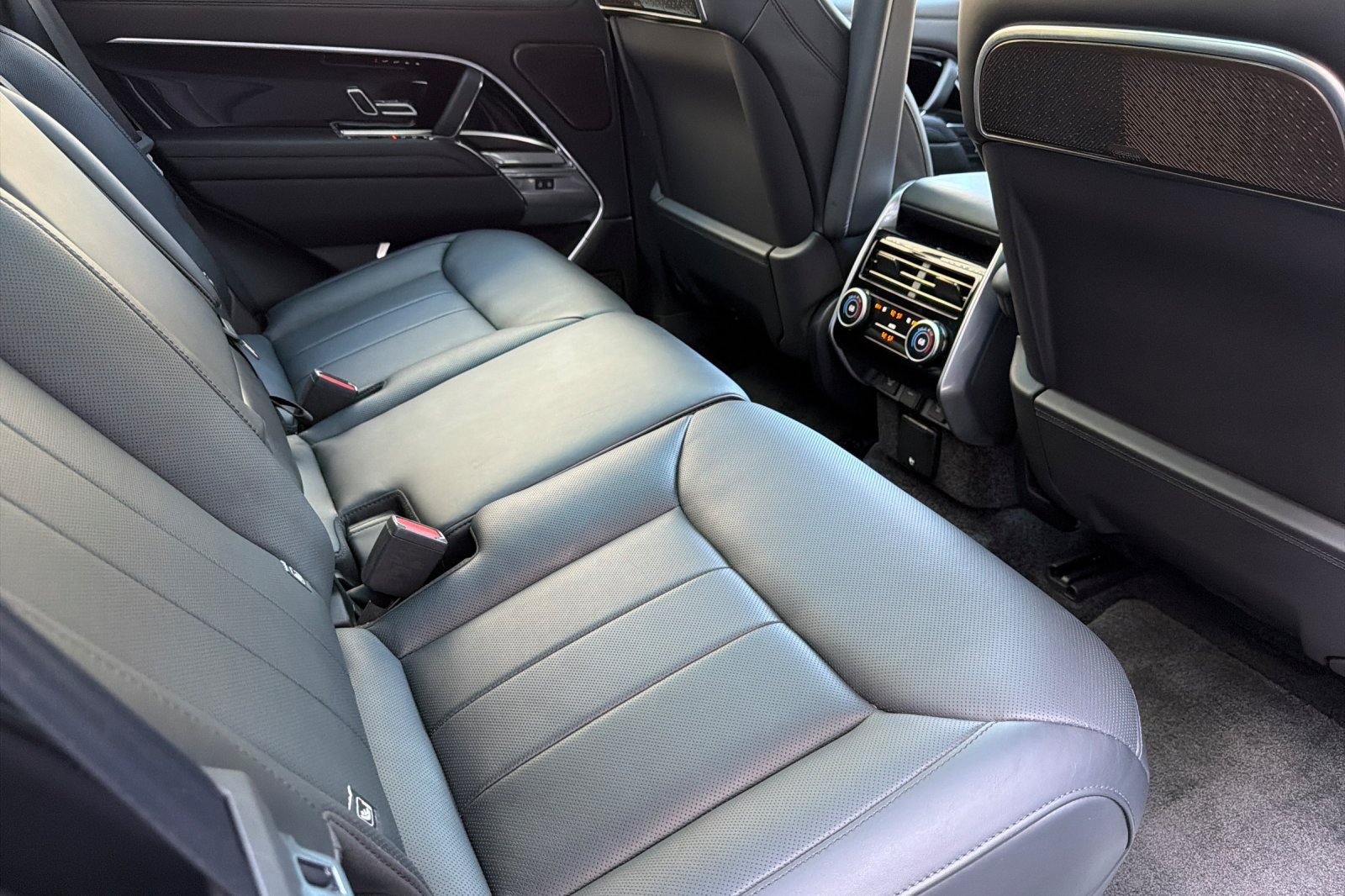 Certified 2025 Land Rover Range Rover Autobiography AWD/4WD image 33