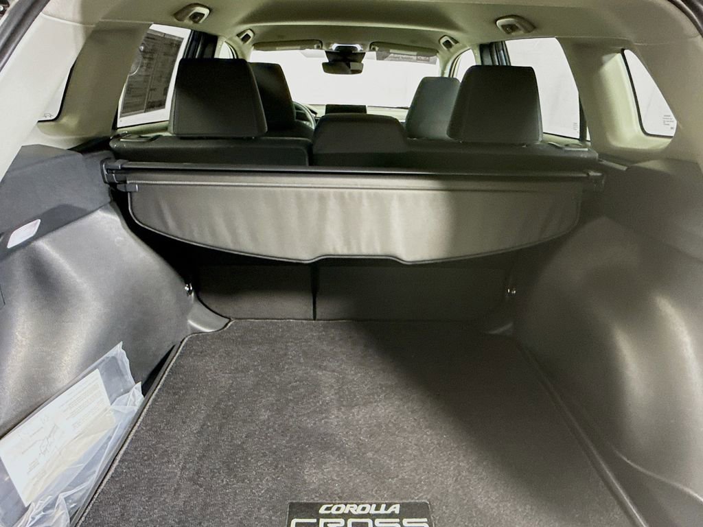 Used 2024 Toyota Corolla Cross LE image 25