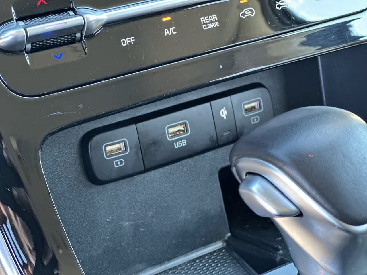 Used 2024 Kia Carnival EX FWD image 27