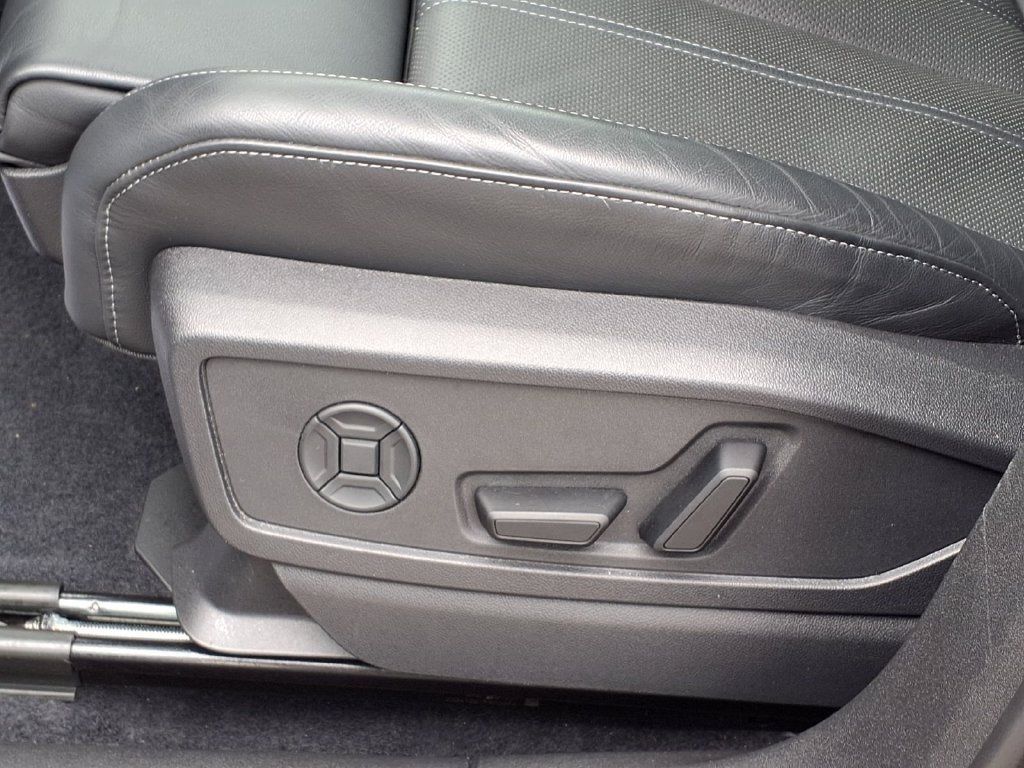 Used 2025 Audi Q5 Premium Plus w/ Premium Plus AWD/4WD image 12