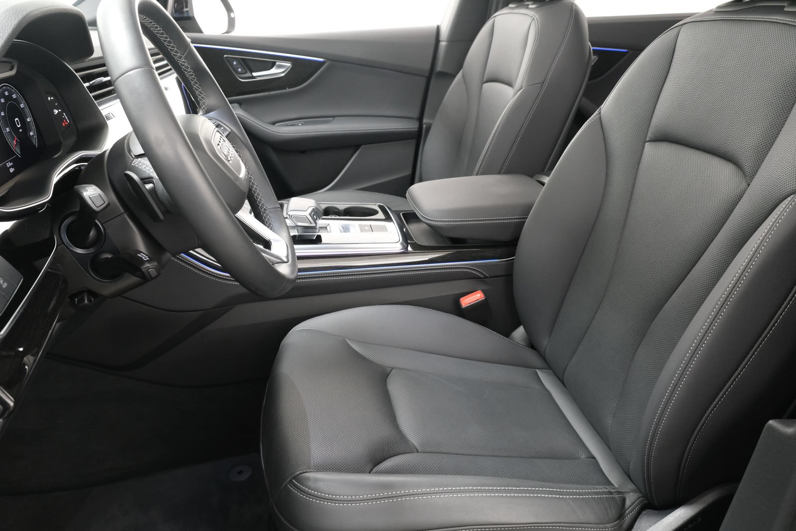 Used 2025 Audi Q8 Premium Plus AWD/4WD image 30
