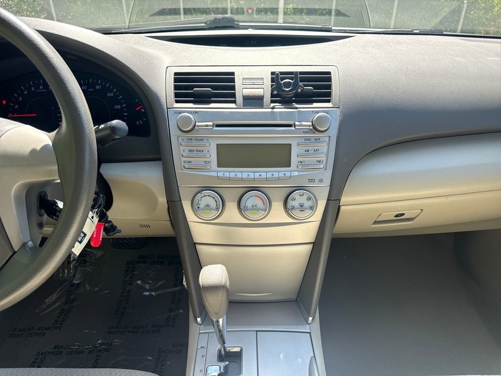 Used 2011 Toyota Camry LE FWD image 19