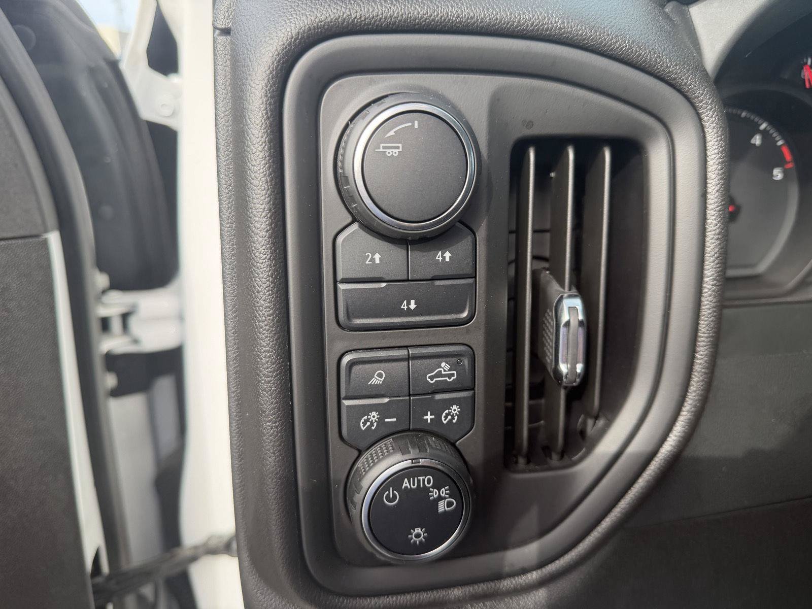 Used 2024 Chevrolet Silverado 2500 Custom w/ Custom Value Package AWD/4WD image 9