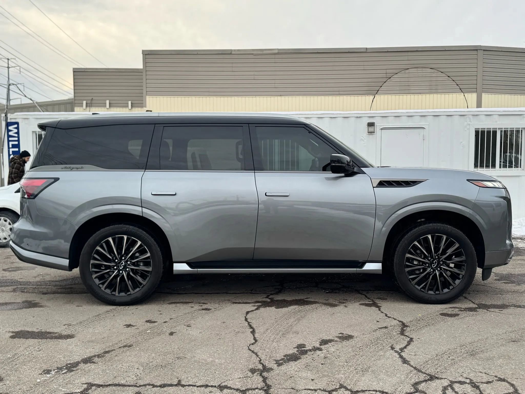Used 2025 INFINITI QX80 Autograph image 4