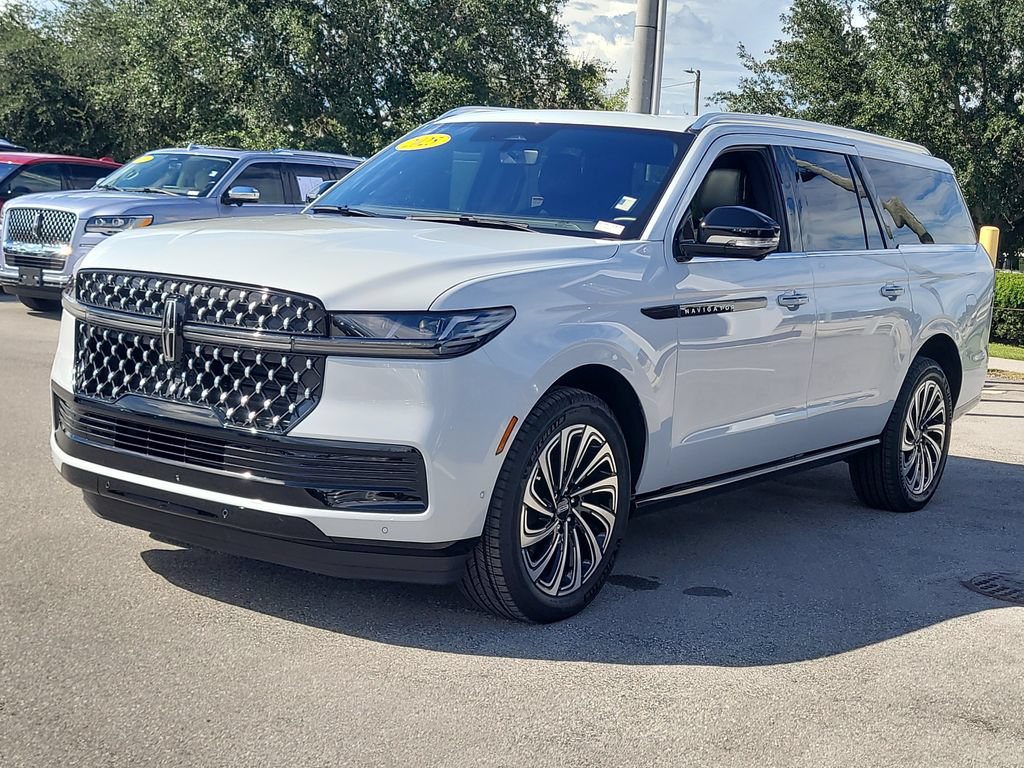 Used 2025 Lincoln Navigator L Black Label AWD/4WD image 2