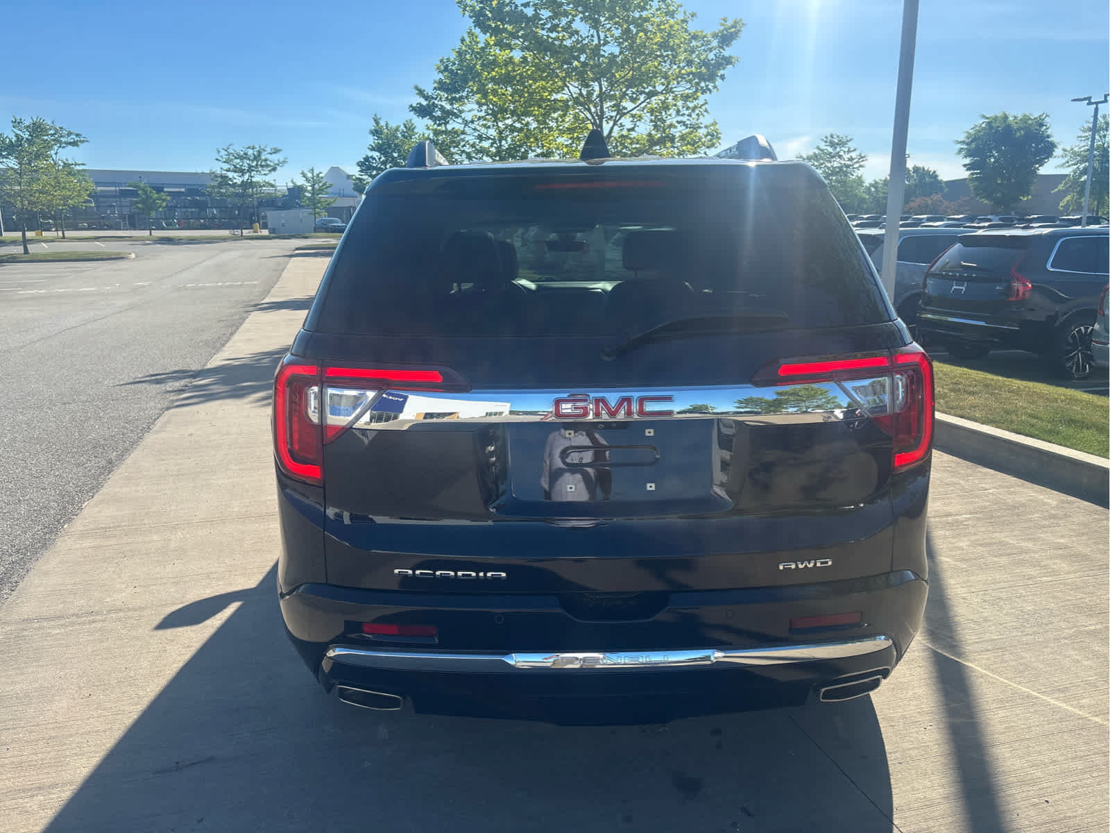 Used 2021 GMC Acadia Denali w/ Denali Ultimate Package AWD/4WD image 6