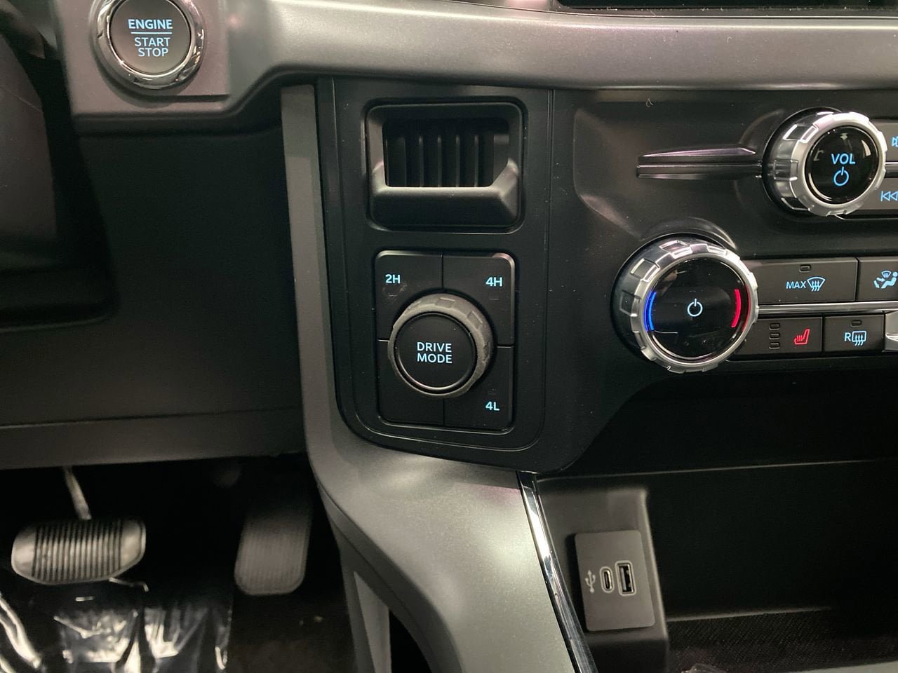 New 2026 Ford F150 XLT w/ Equipment Group 302A MID AWD/4WD image 19