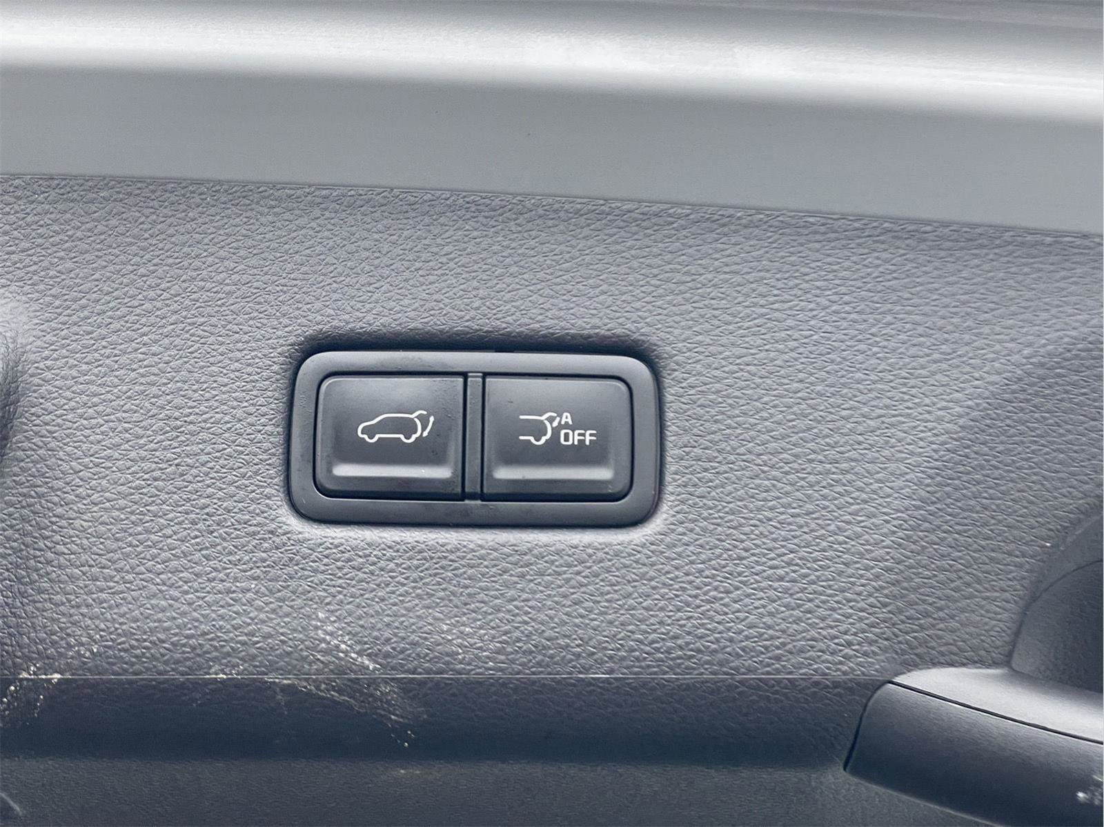 Used 2023 Kia Carnival EX image 10