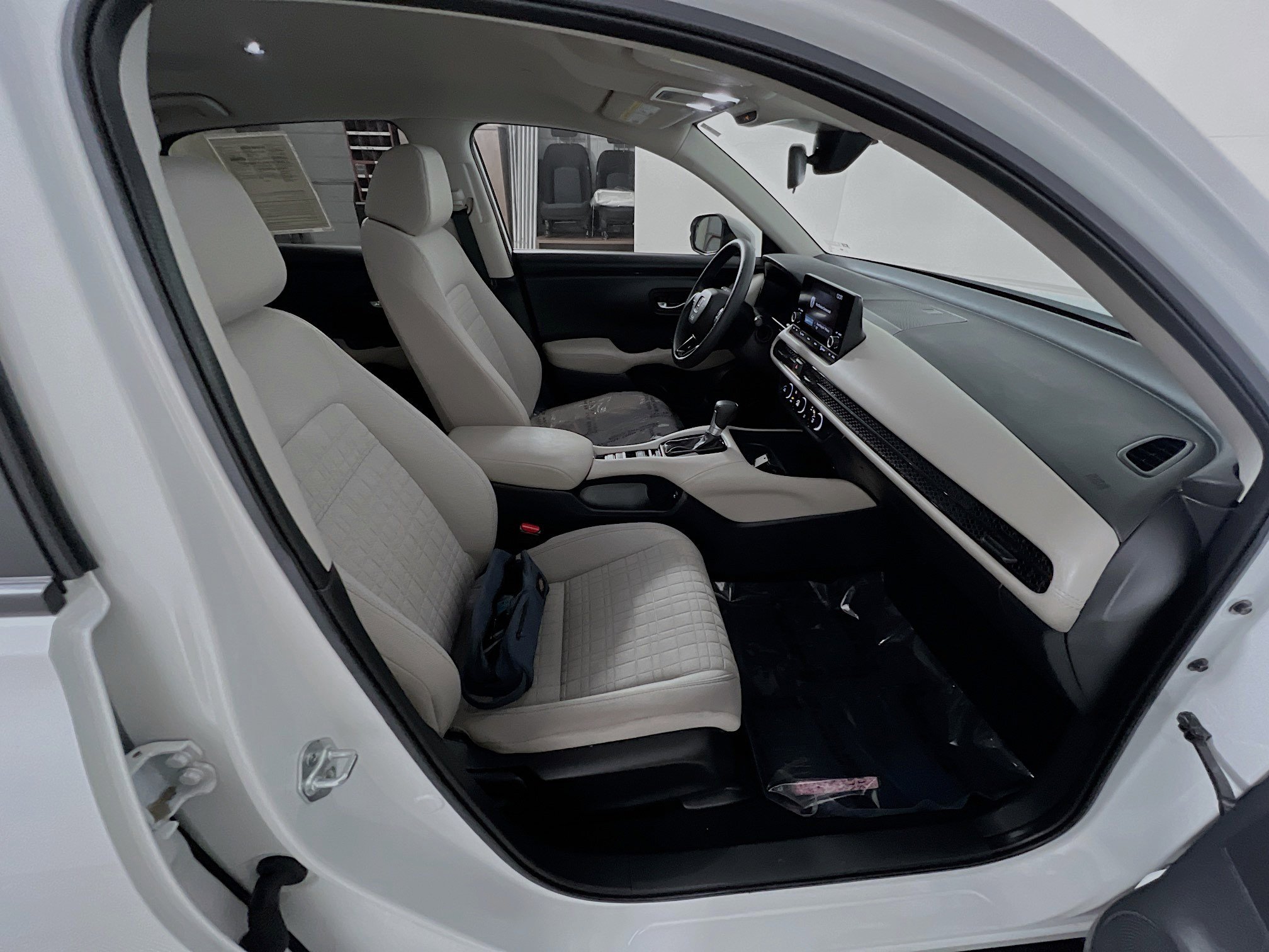 Used 2024 Honda HR-V LX image 31