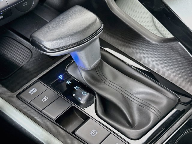 Certified 2025 Hyundai Elantra Limited FWD image 20