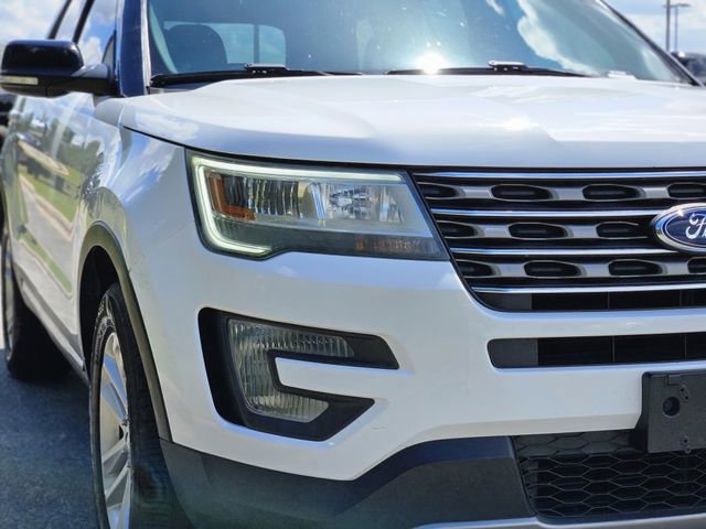 Used 2017 Ford Explorer XLT image 8